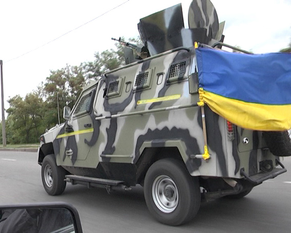 Автомобили Национальной гвардии на улицах Харькова.